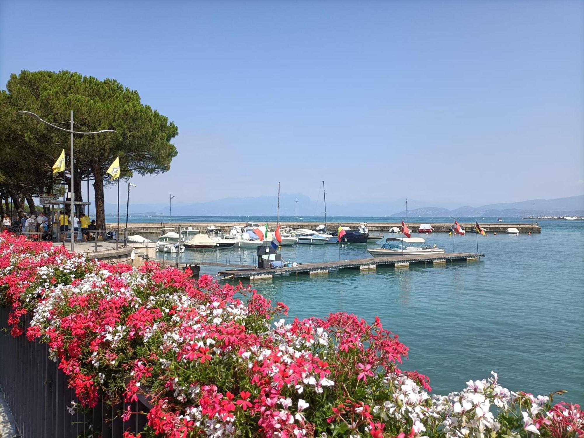Home La Rosa Del Garda 佩斯基耶拉德加达 外观 照片