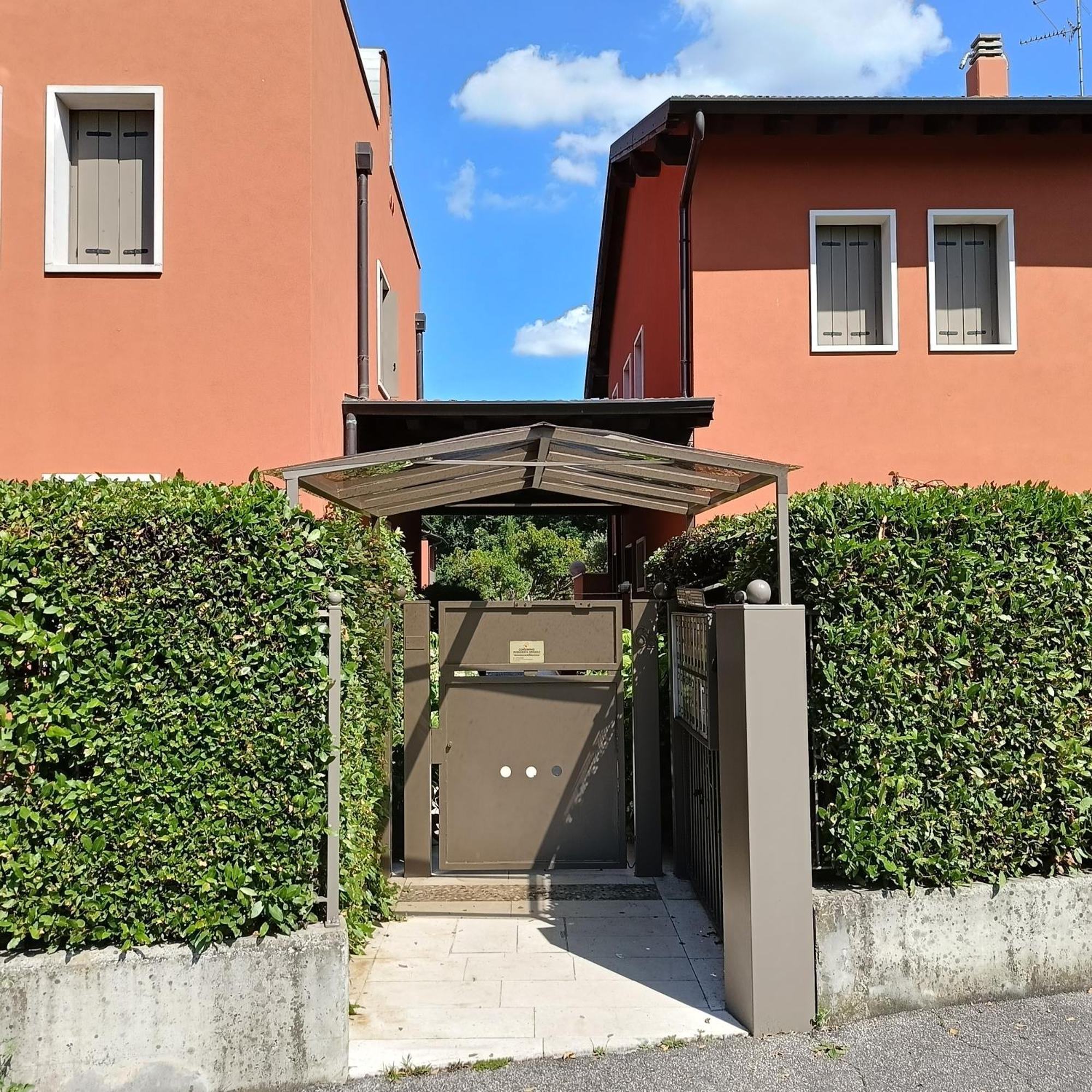 Home La Rosa Del Garda 佩斯基耶拉德加达 外观 照片